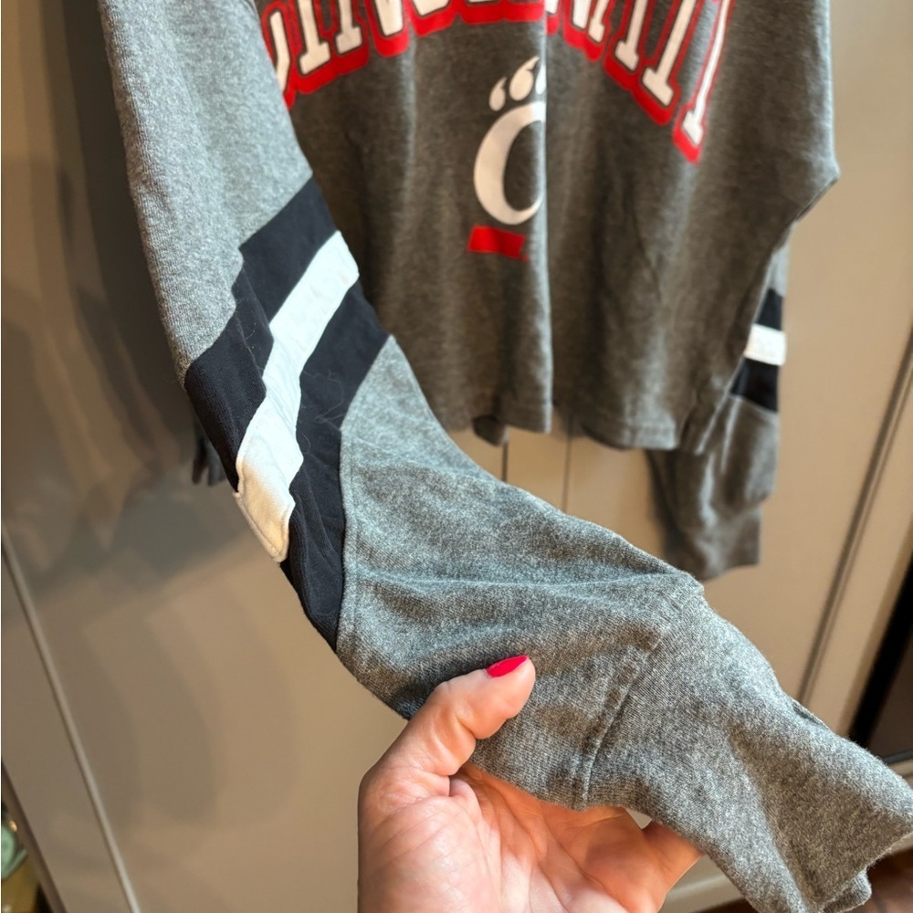 Rivalry Threads Cincinnati Bearcats Gray Sweatshi… - image 3
